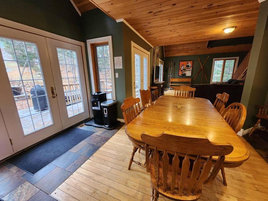Dingle Run Lodge At Sir Sam'S Haliburton Exterior photo